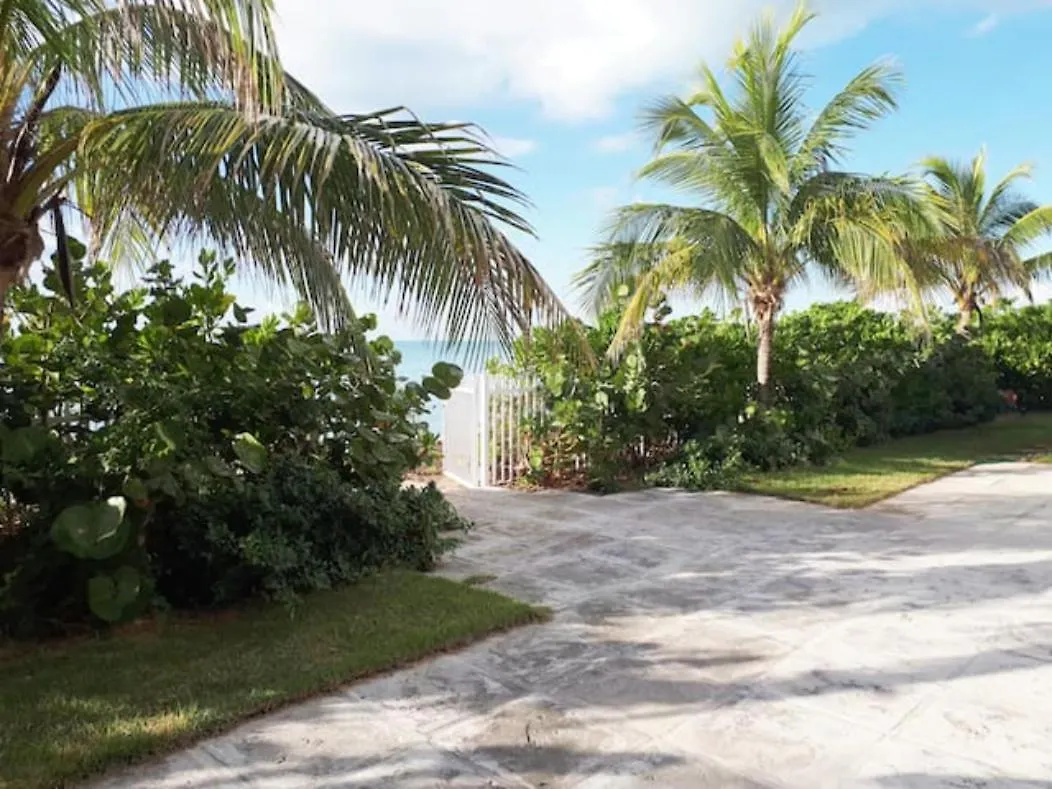 Hotel Secluded And Modern Beachfront House à Nassau